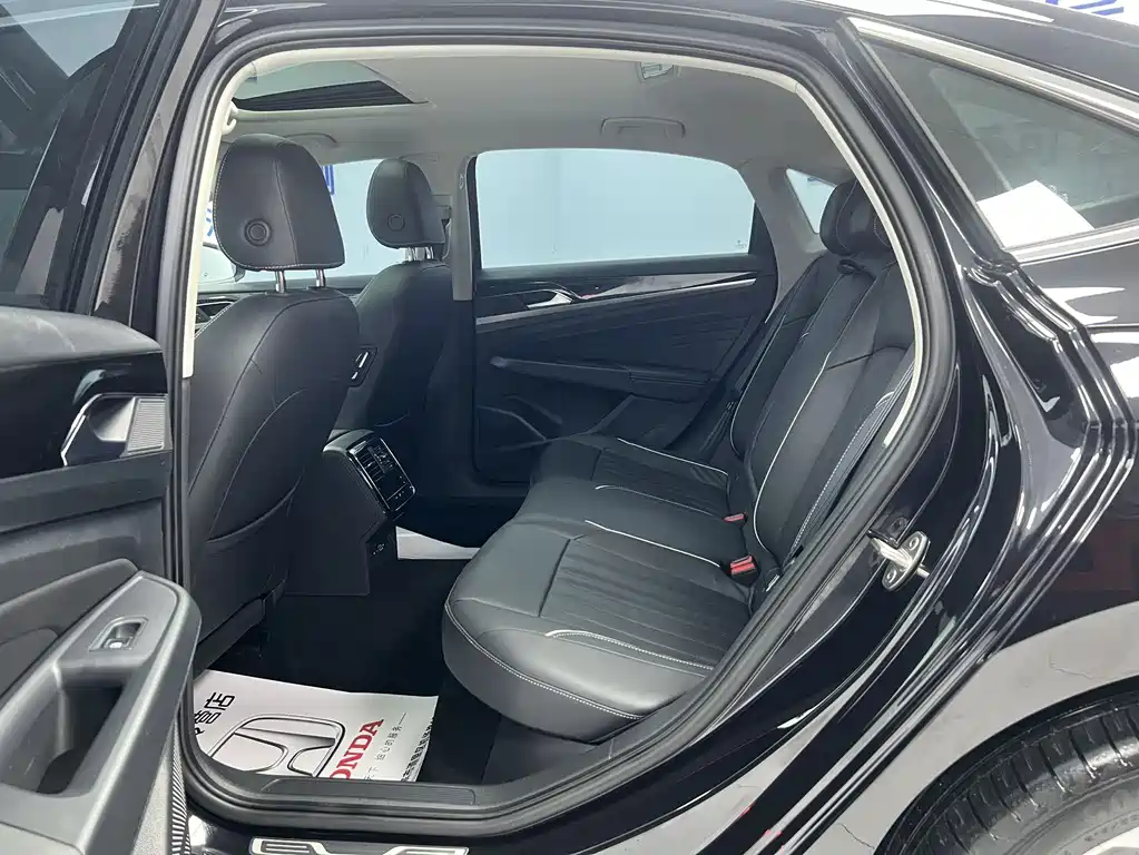 Volkswagen Passat — миниатюра 8