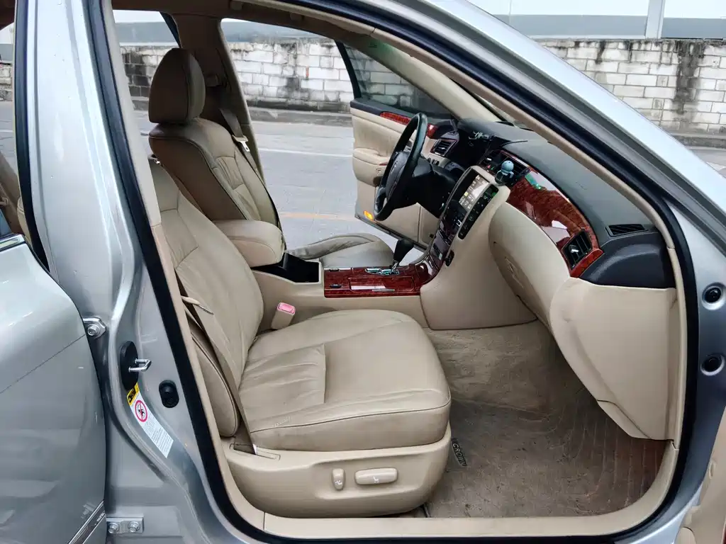 Toyota Crown — миниатюра 11