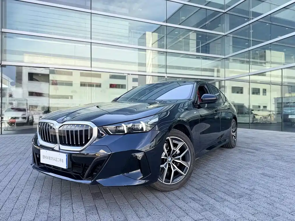 BMW 5 Series (Import) 2025