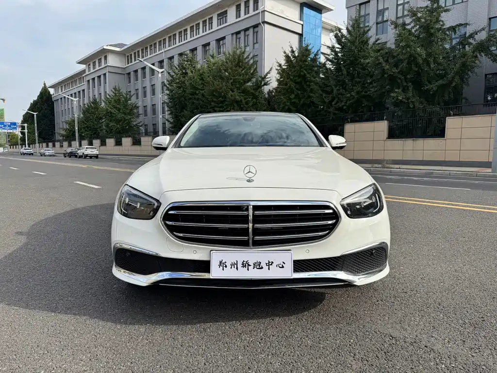Mercedes-Benz E-Class — миниатюра 2