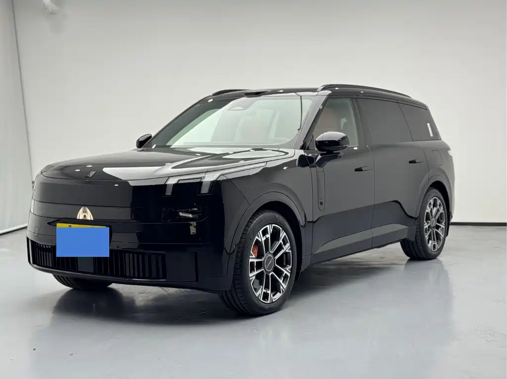 LYNK  & CO 900