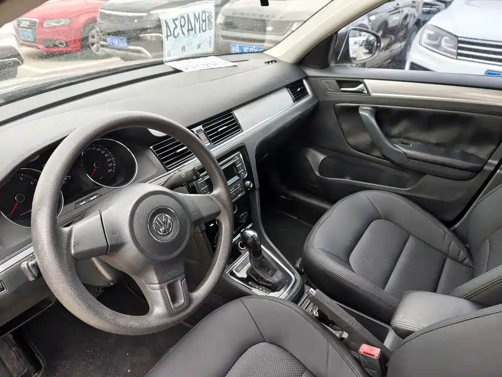 Volkswagen Bora 2013 1.6L AT Fashion