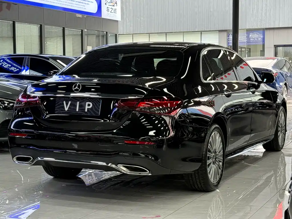Mercedes-Benz E-Class — миниатюра 6