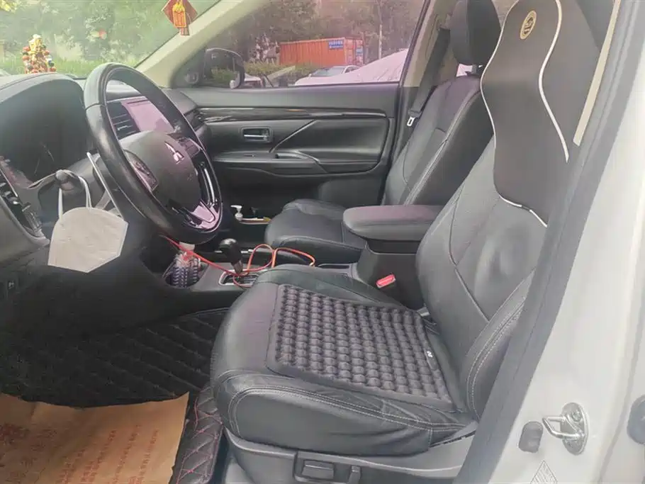 Mitsubishi Outlander 2016 2.4L Elite 5 мест