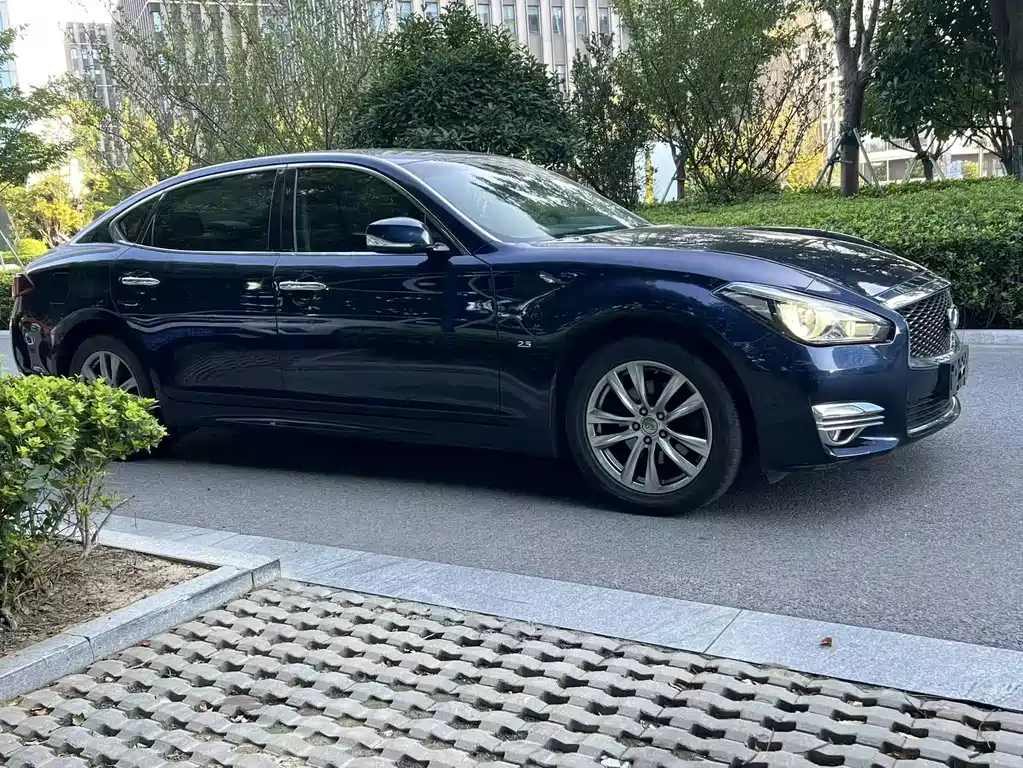 Infiniti Q70 — миниатюра 3