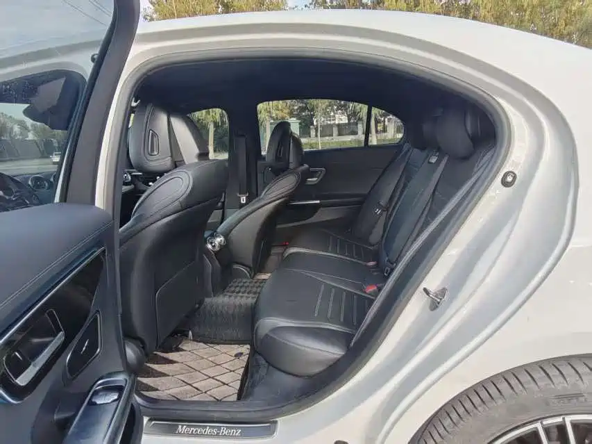 Mercedes-Benz C-Class — миниатюра 5