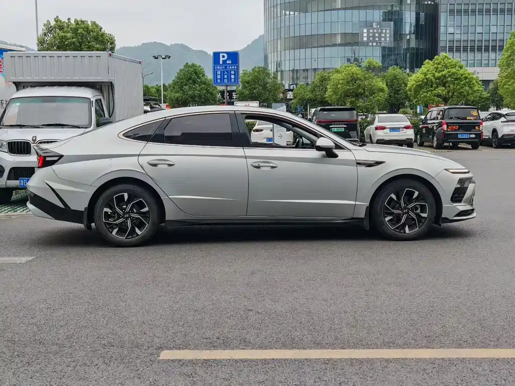 Hyundai Sonata — миниатюра 8
