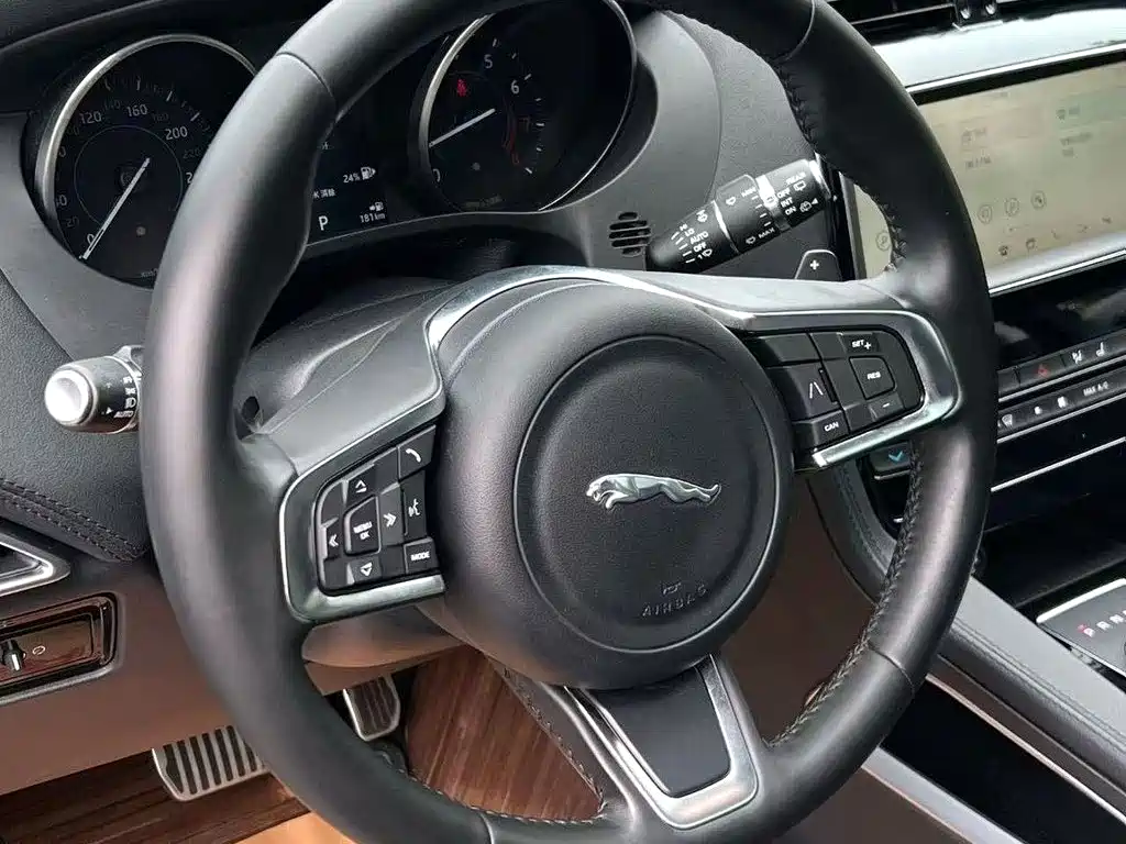 Jaguar F-PACE — миниатюра 14