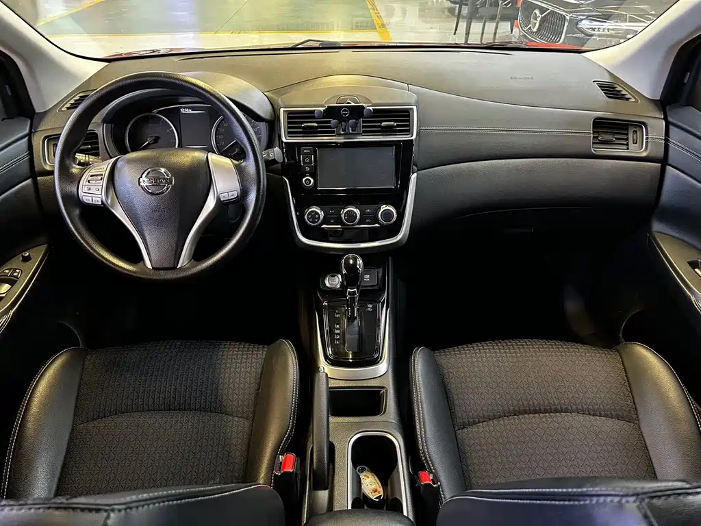 Nissan Tiida — миниатюра 6