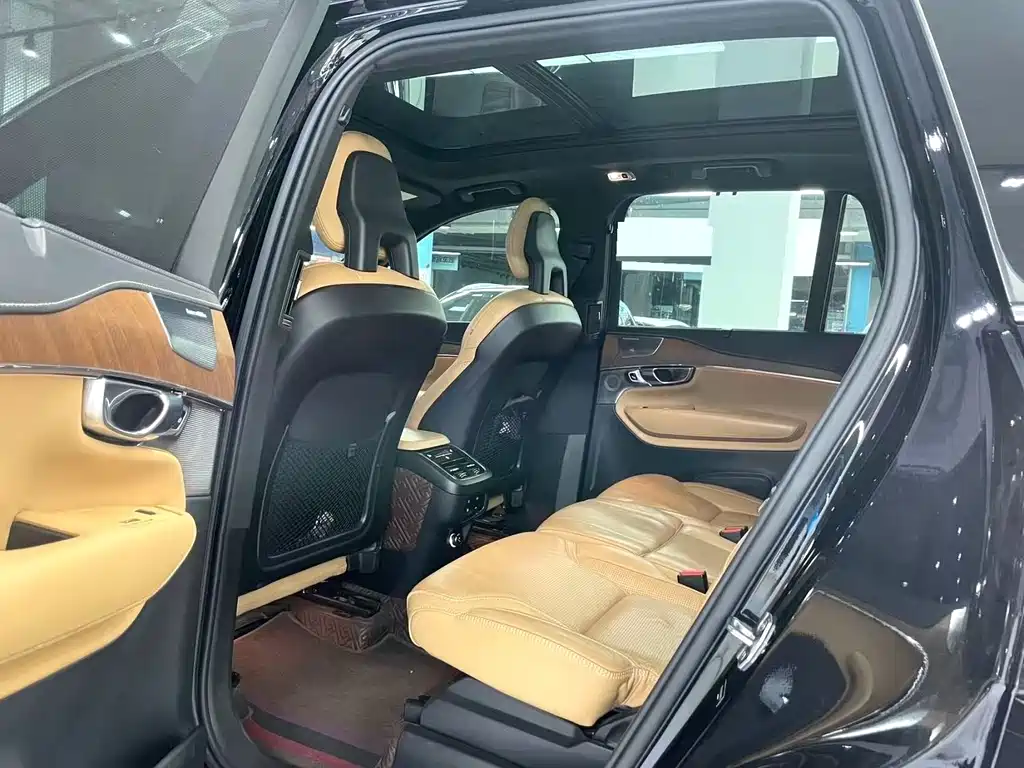 Volvo XC90 — миниатюра 7