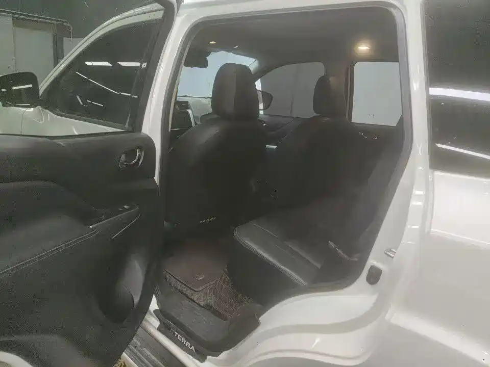 Nissan Terra — миниатюра 4
