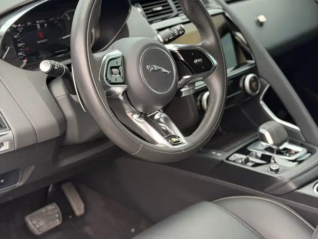 Jaguar E-PACE — миниатюра 8