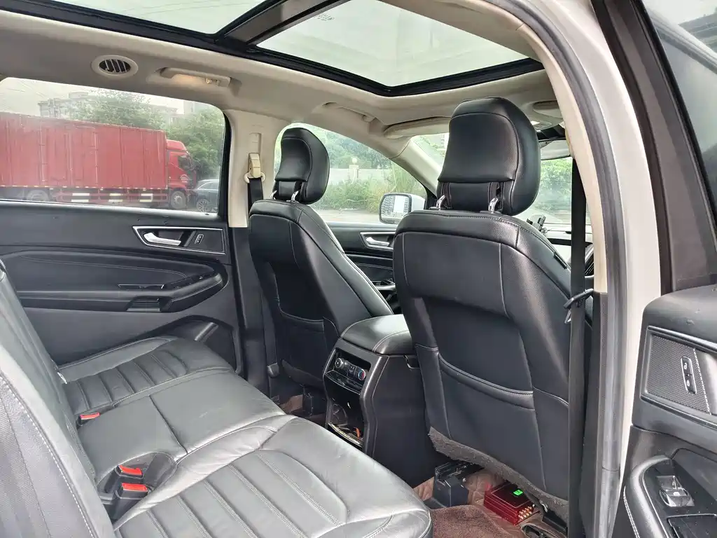 Ford Edge — миниатюра 11