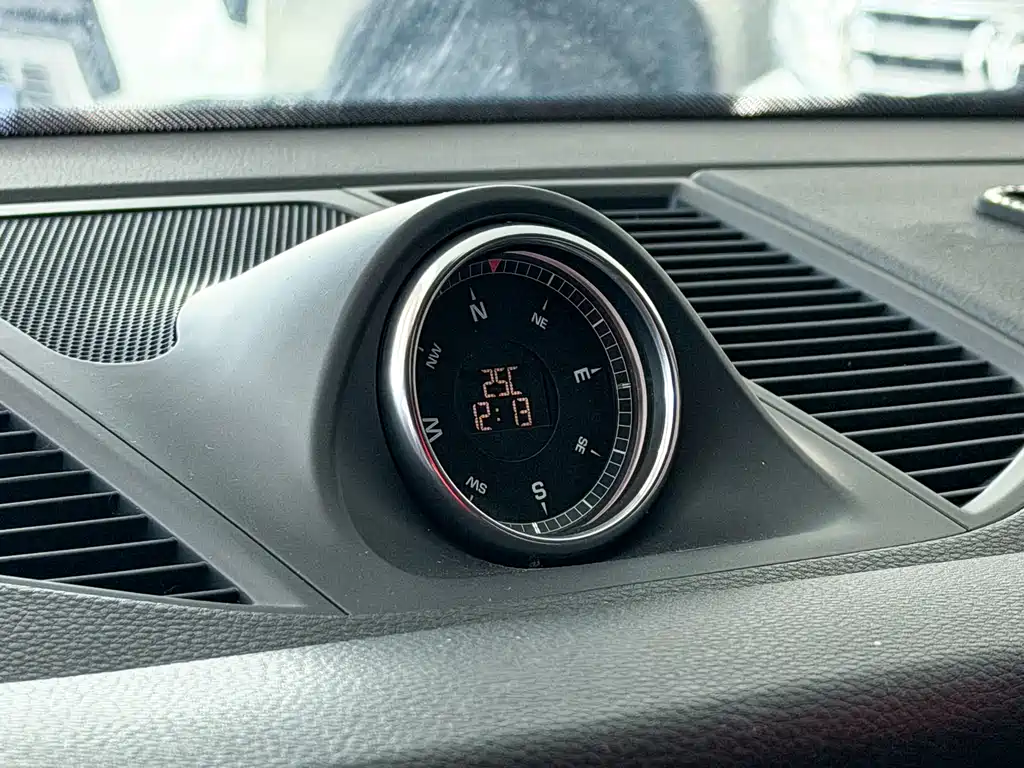 Porsche Macan — миниатюра 11