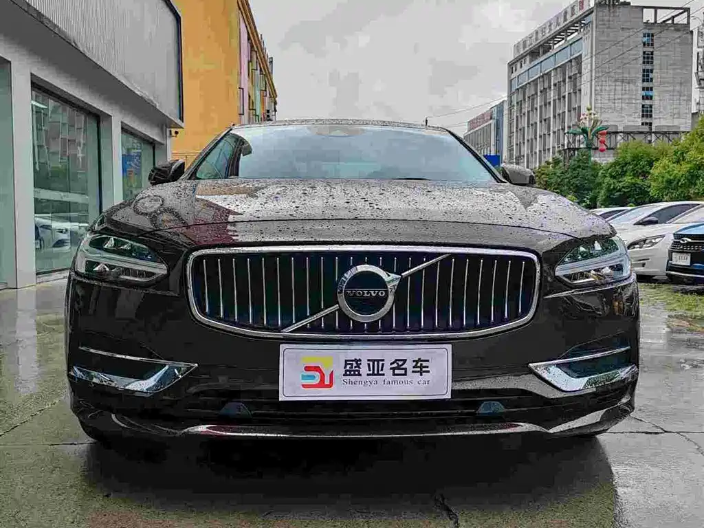 Купить Volvo S90