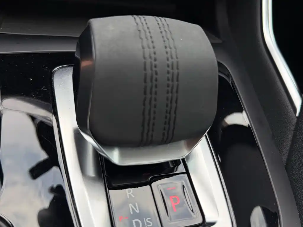 Jaguar E-PACE — миниатюра 28
