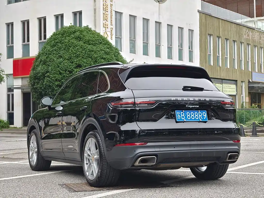 Porsche Cayenne — миниатюра 5