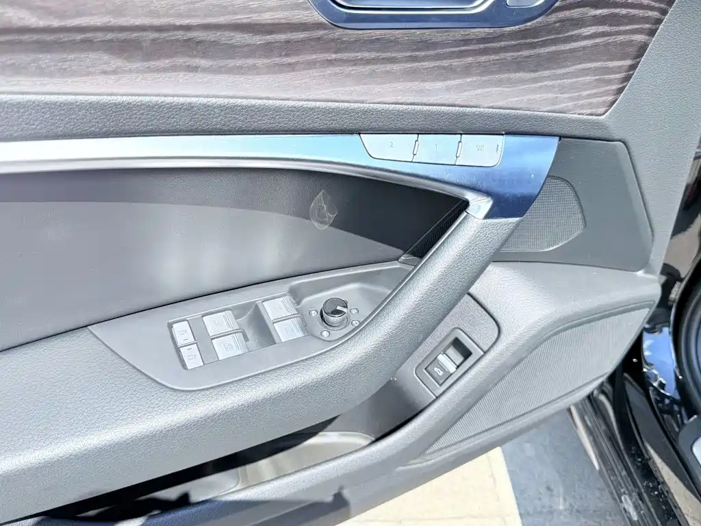 Audi A6L 2023 — фото 13