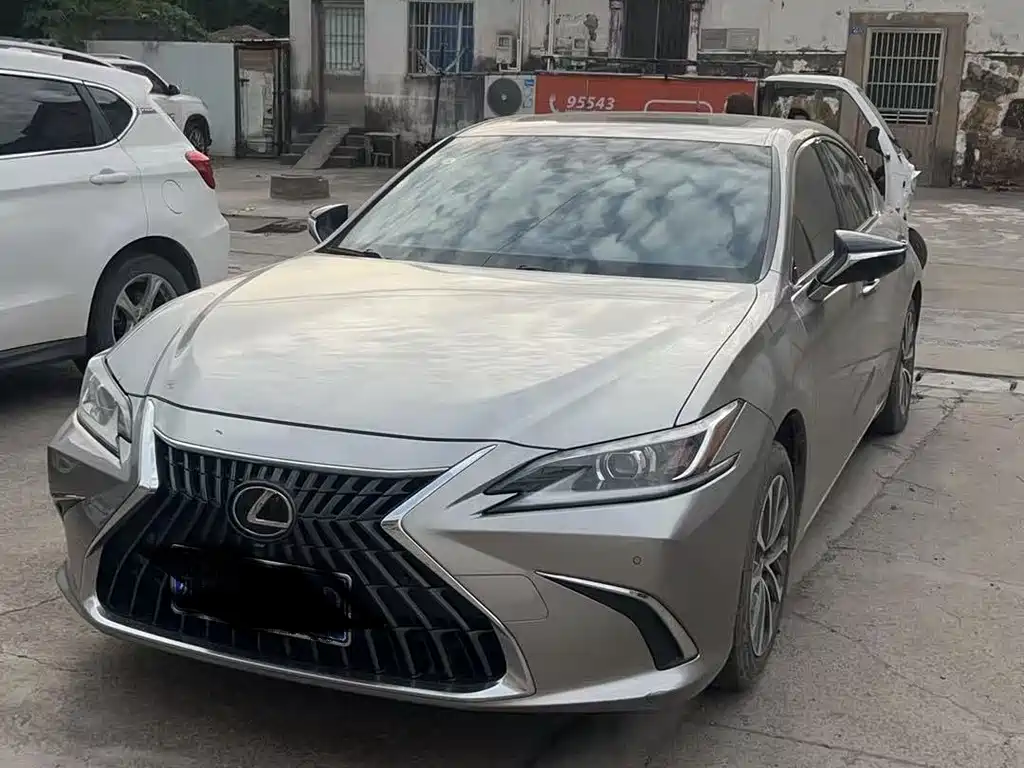 Lexus ES 2023