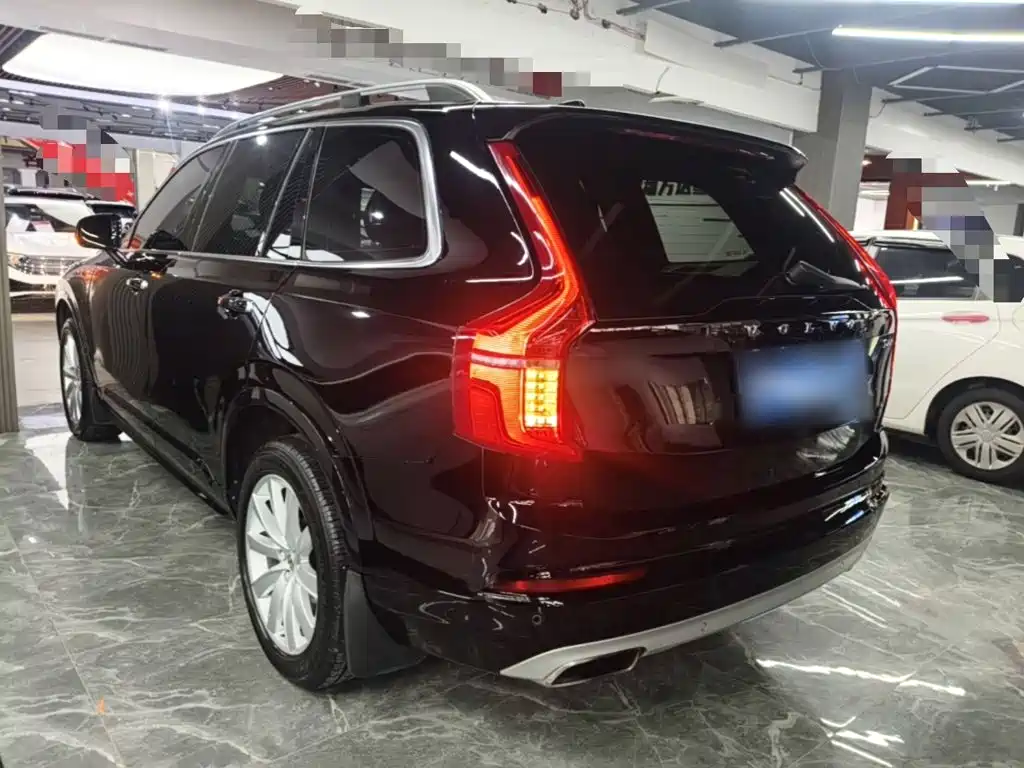Volvo XC90 2017 T6 5 мест
