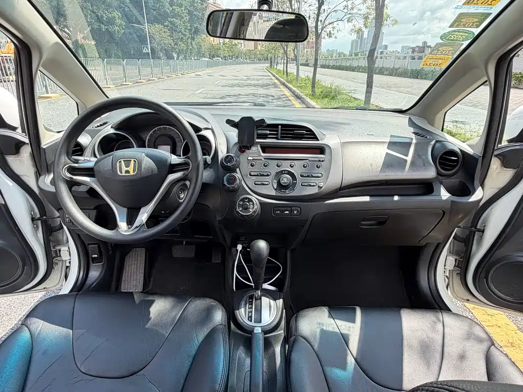 Honda Fit 2011 1.5L AT Luxury