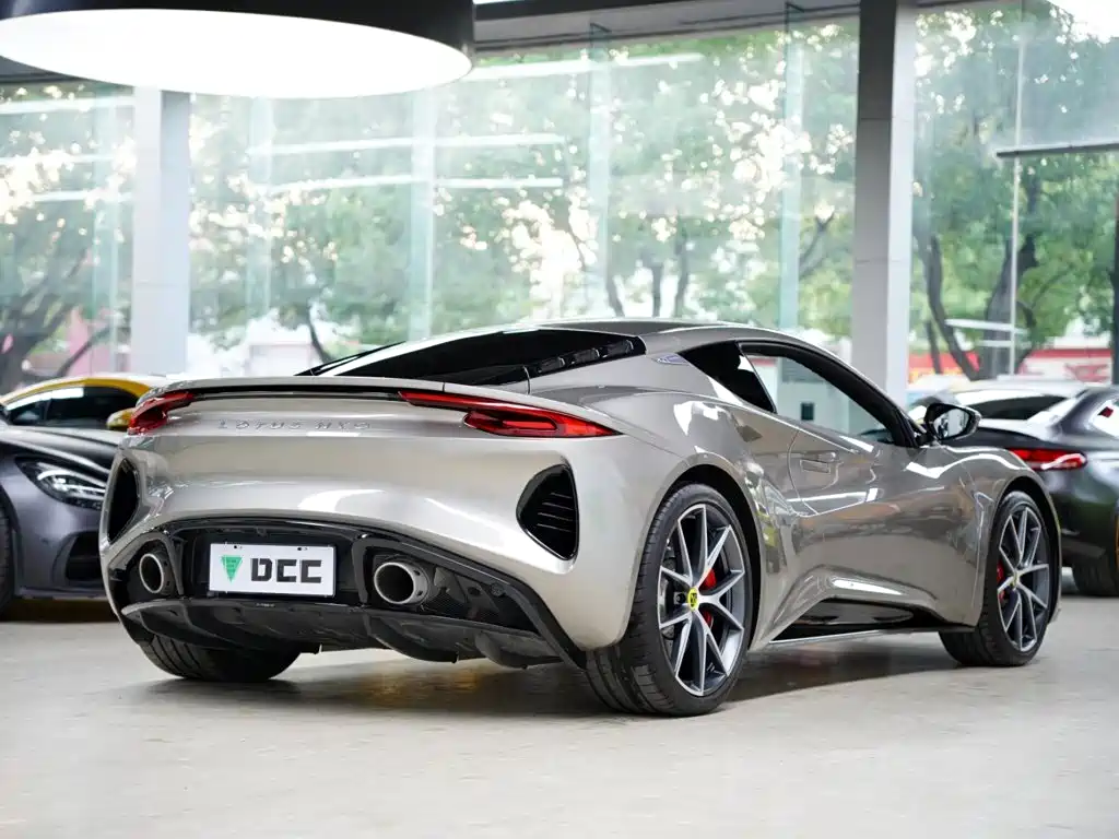 Lotus Emira — миниатюра 7