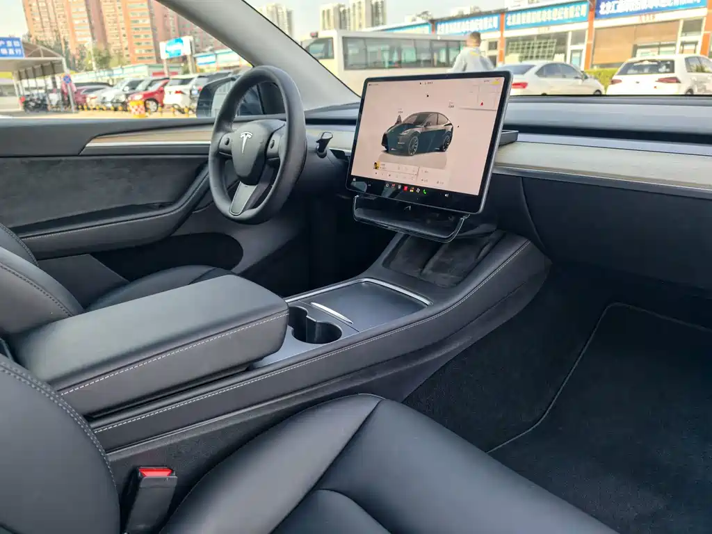 Tesla Model Y 2022 — фото 10