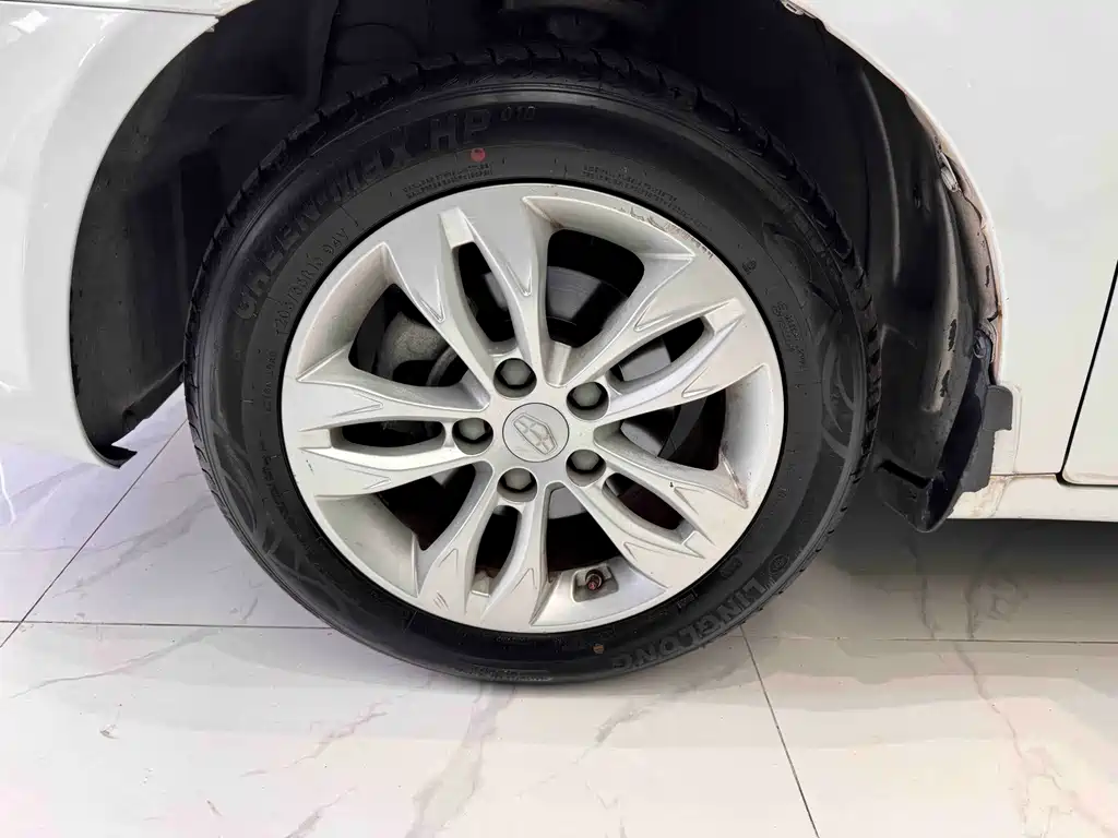 Geely Emgrand — миниатюра 11