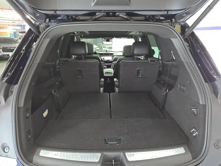 Cadillac XT6 2022 2.0T мест Luxury