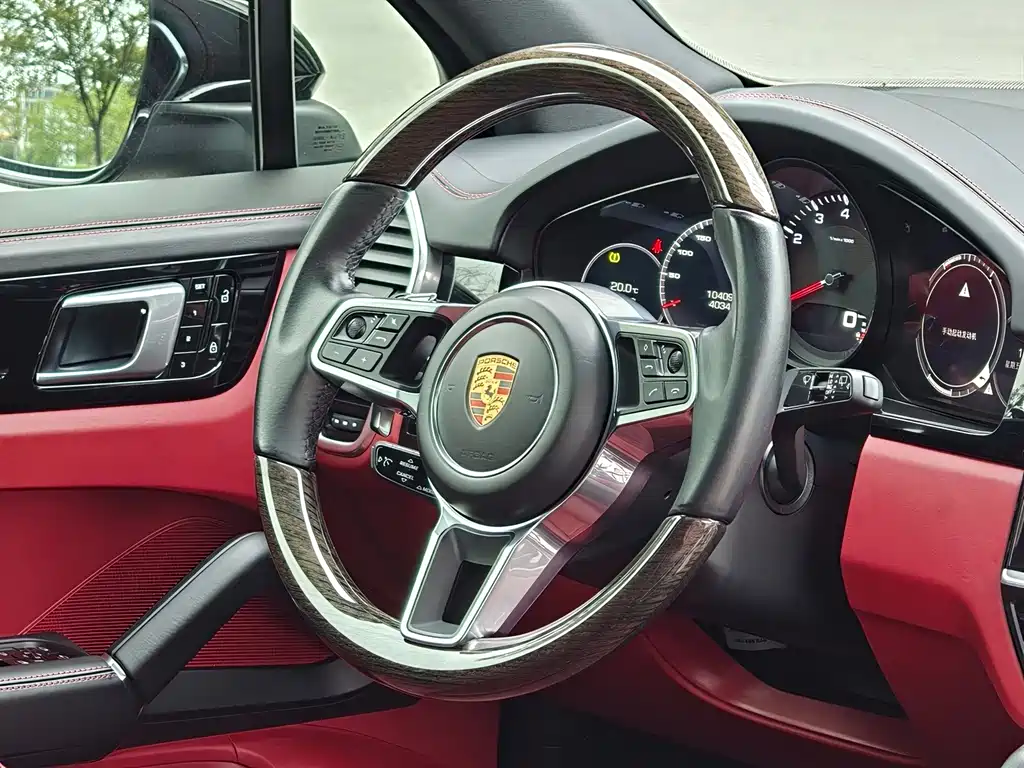 Porsche Cayenne — миниатюра 16
