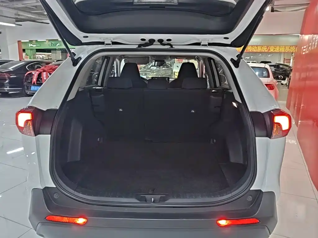 Toyota RAV4 — миниатюра 19