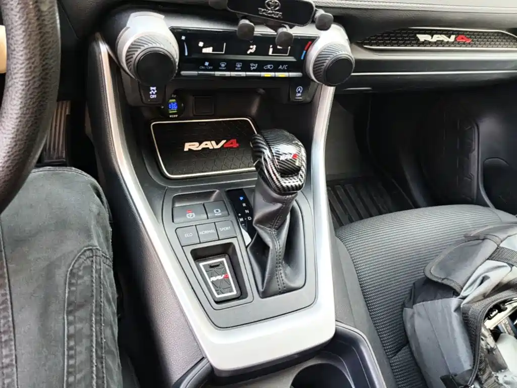 Toyota RAV4 — миниатюра 14