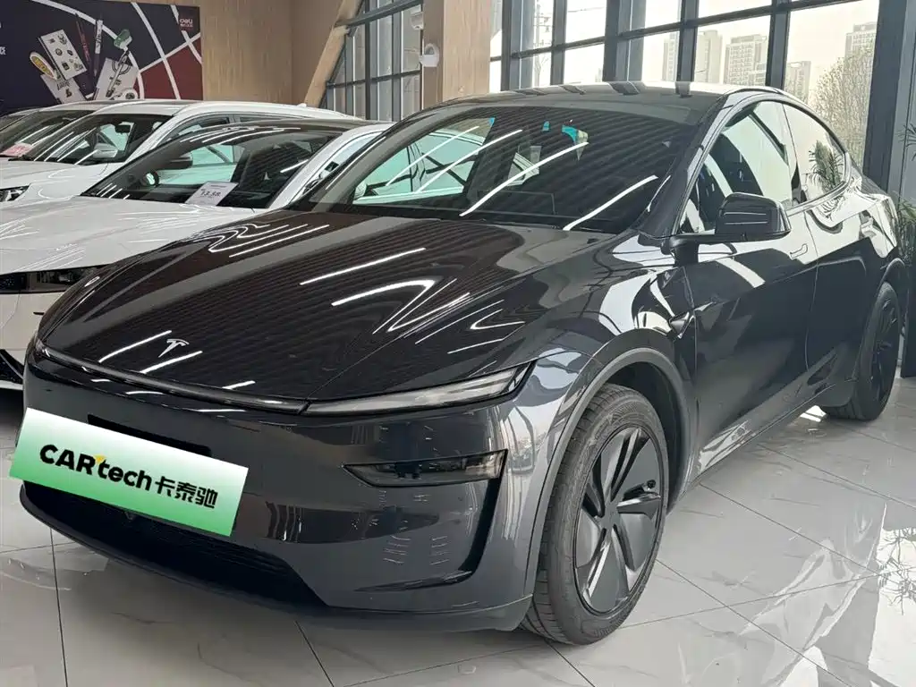 Tesla Model Y 2025