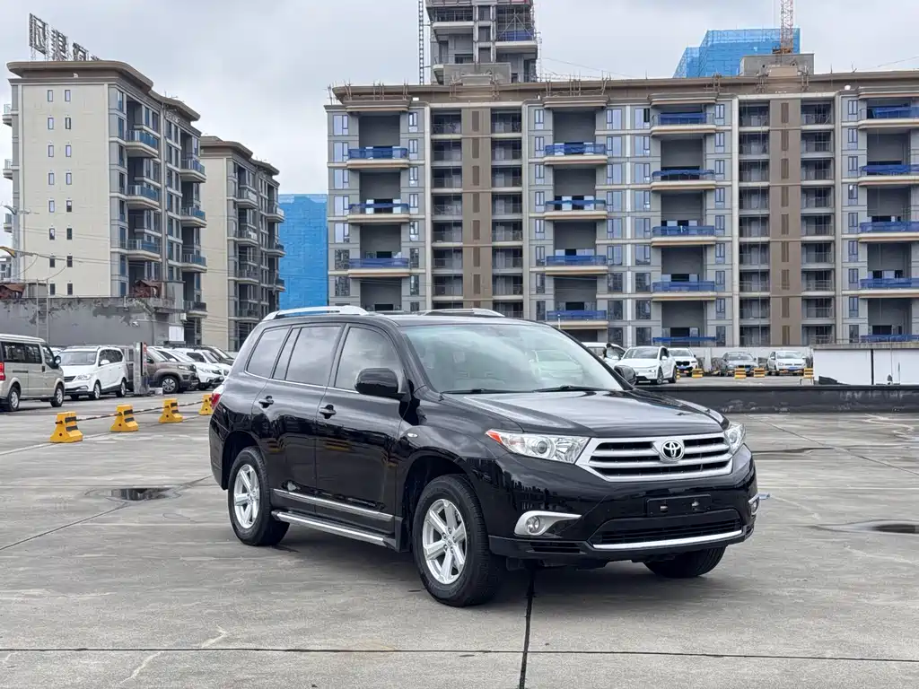 Toyota Highlander 2013 2.7L 5 мест