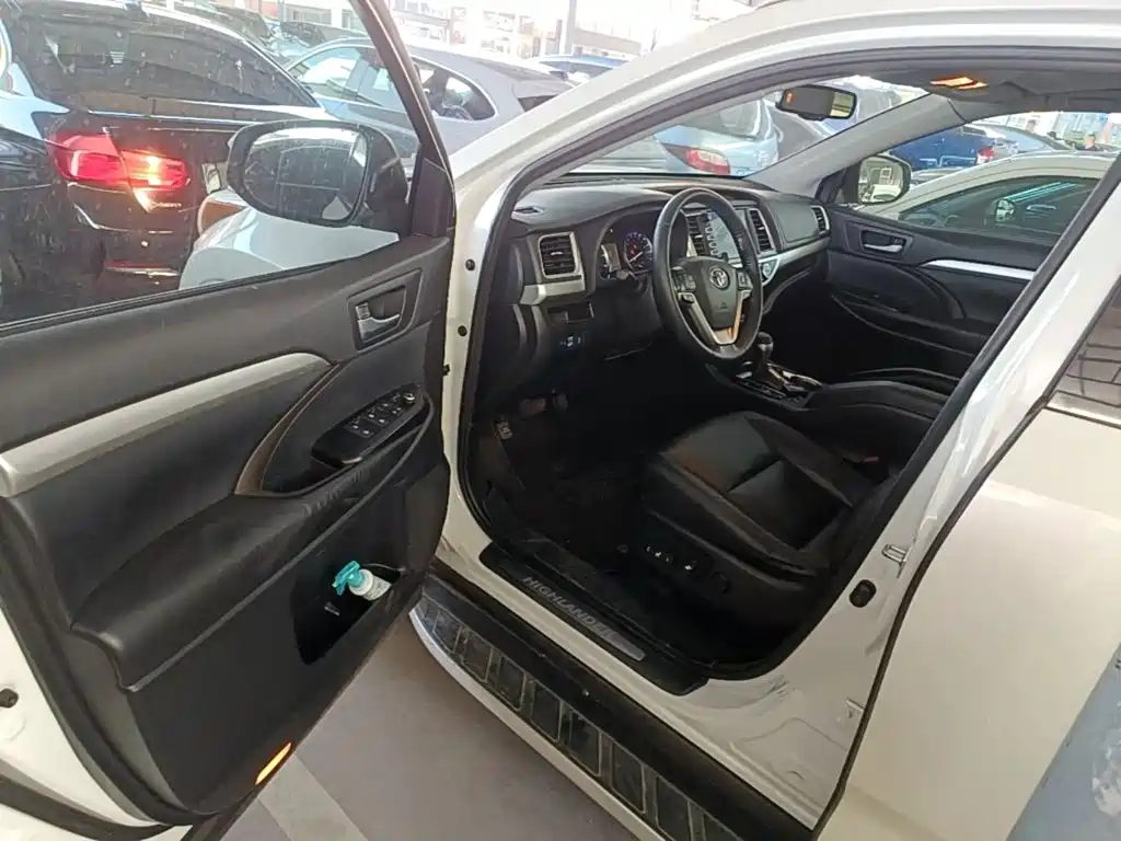 Toyota Highlander — миниатюра 16
