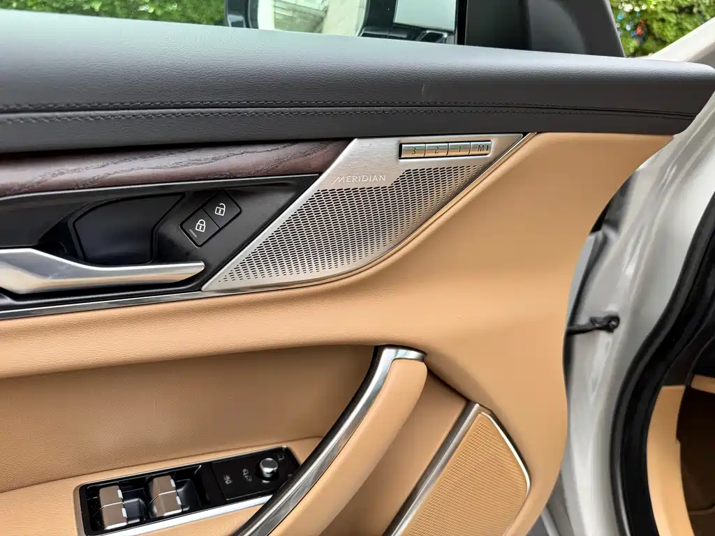 Jaguar XFL 2025 2.0T P250 Premium Luxury