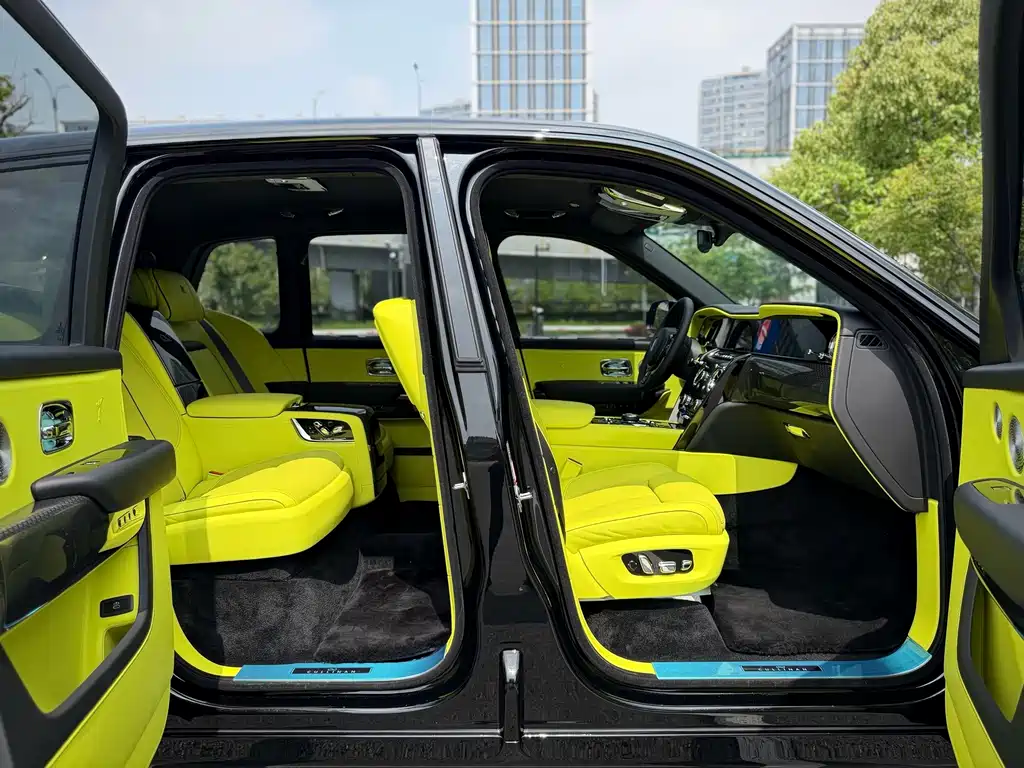Rolls-Royce Cullinan — миниатюра 22