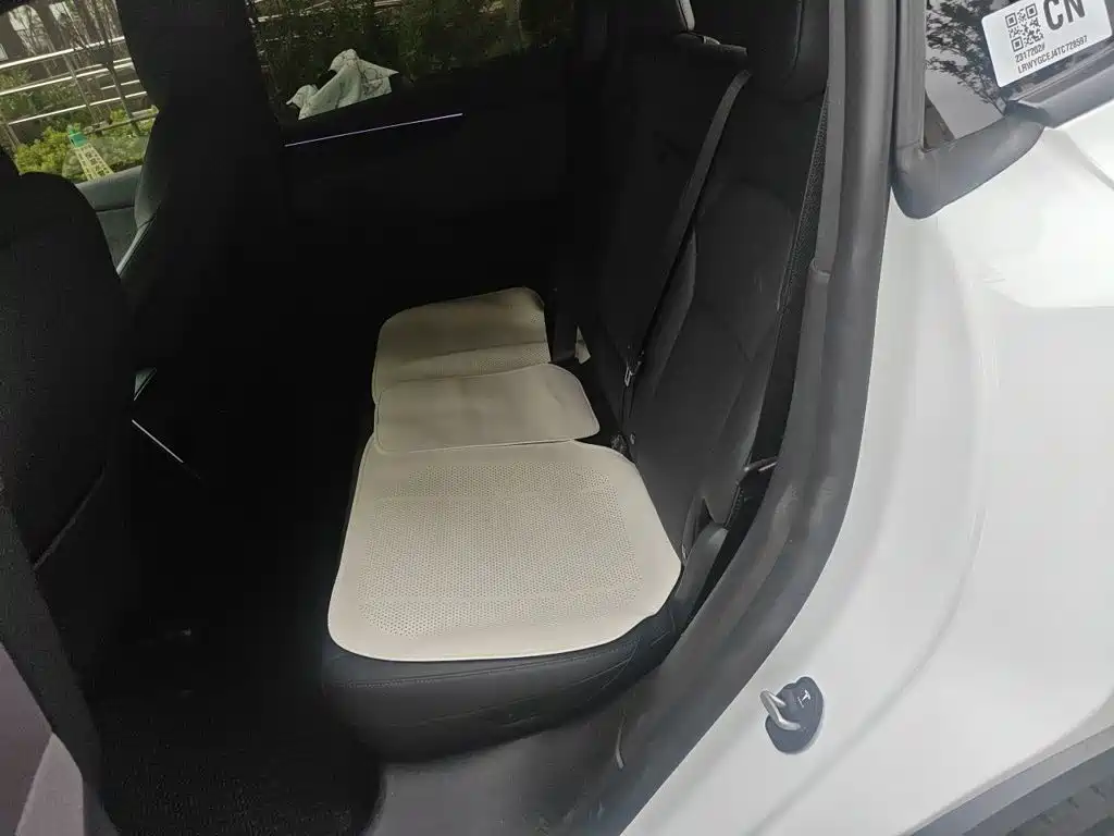 Tesla Model Y — миниатюра 13