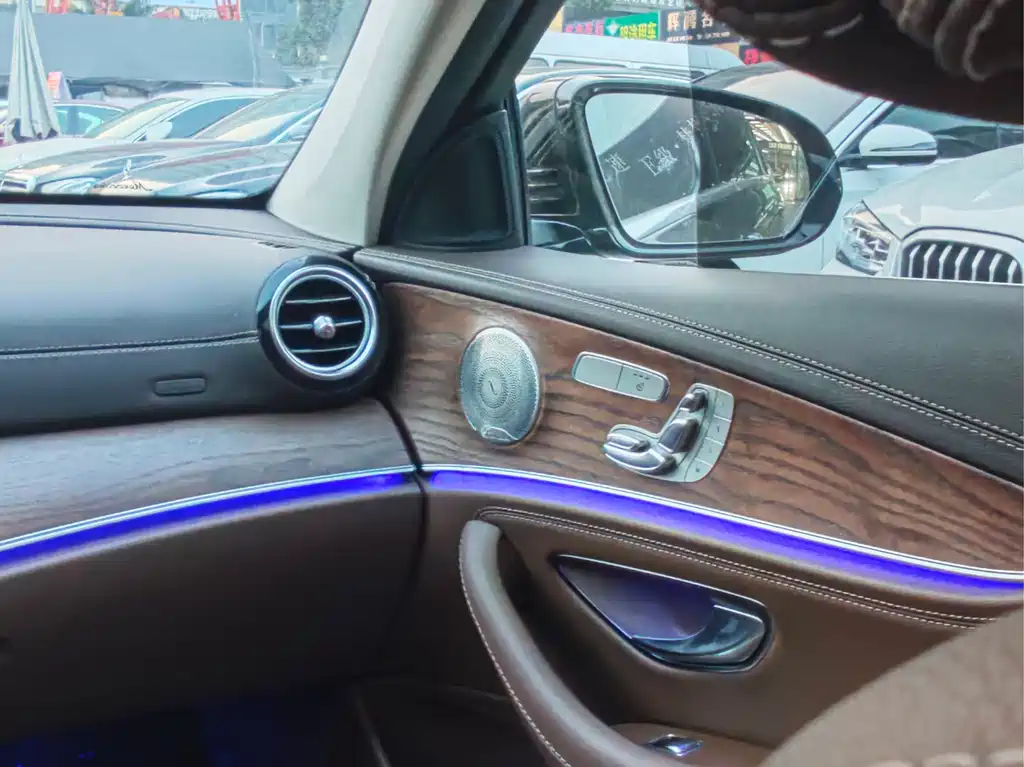 MERCEDES-BENZ E CLASS