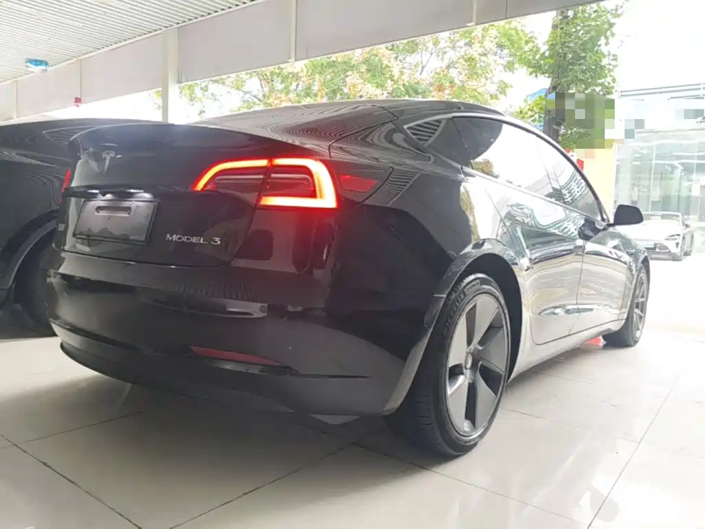 Tesla Model 3 — миниатюра 7