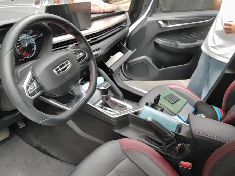 Geely Vision X3 — миниатюра 12