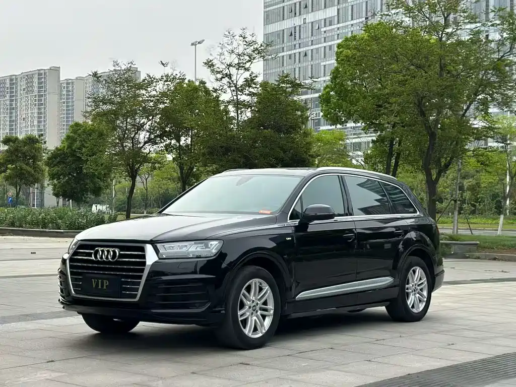 Купить Audi Q7