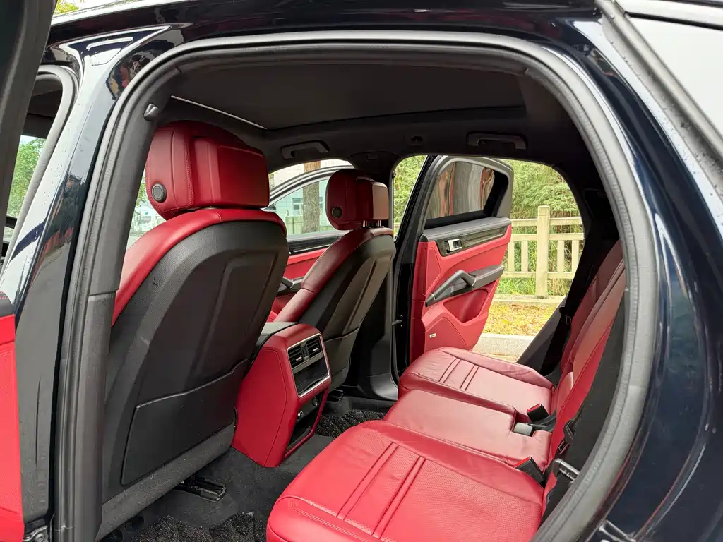 Porsche Cayenne — миниатюра 9