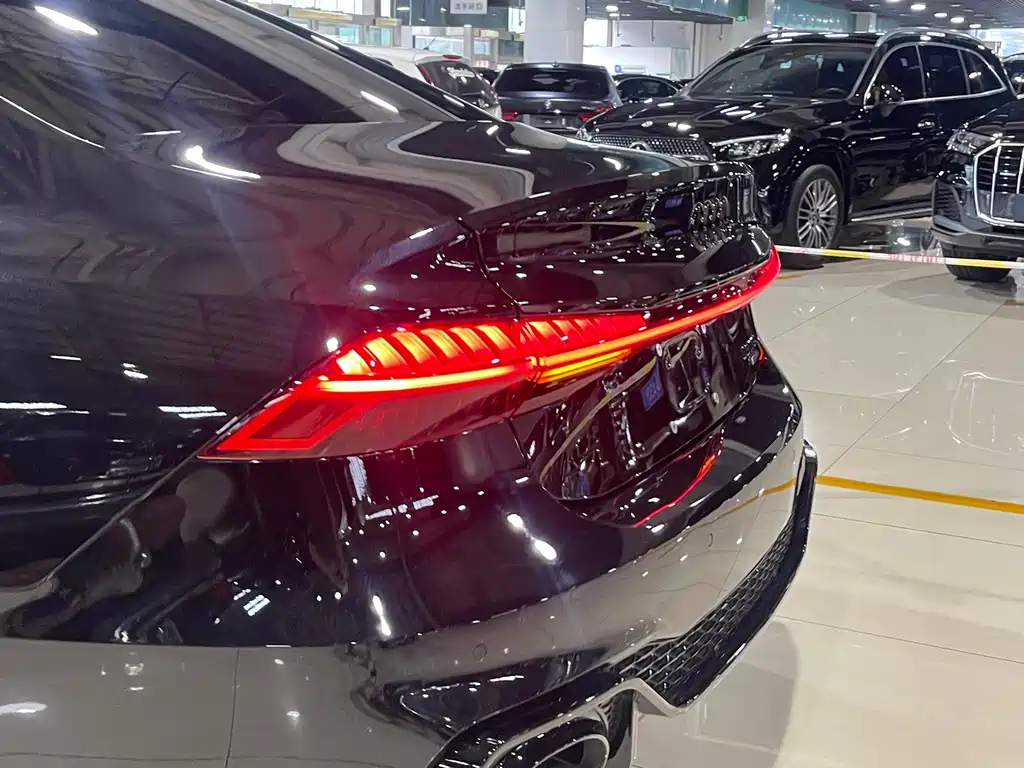 Audi A7L 2023 45 TFSI quattro S-line