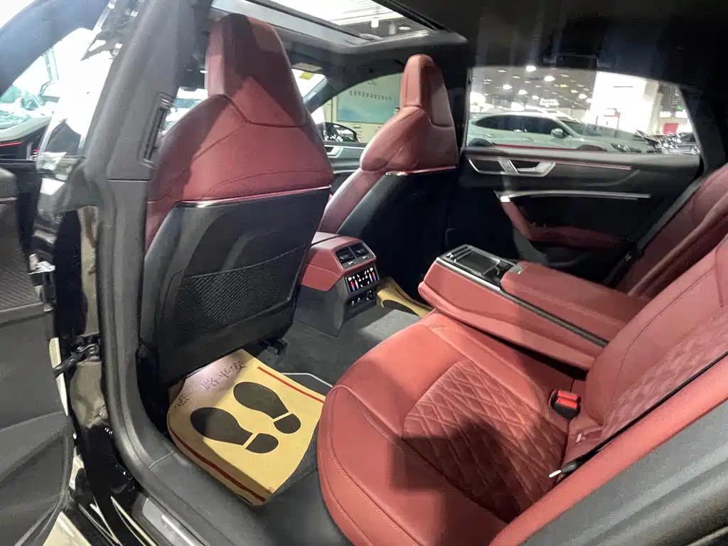 Audi A7L 2023 45 TFSI quattro S-line