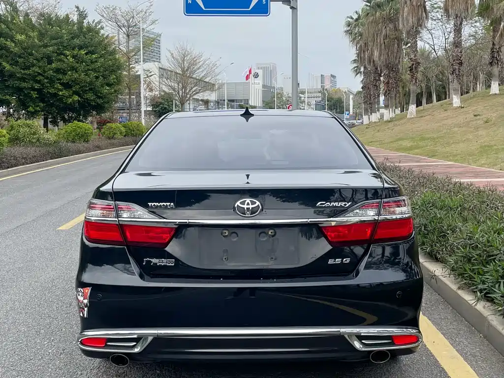 TOYOTA CAMRY
