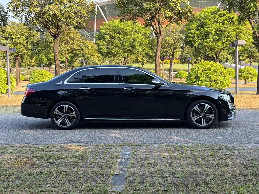 Mercedes-Benz E-Class — миниатюра 4