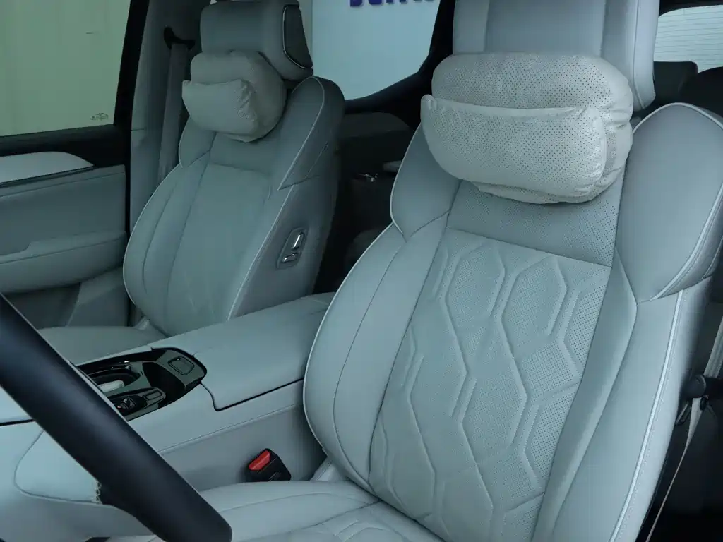 Volvo EM90 2025 Ultra мест