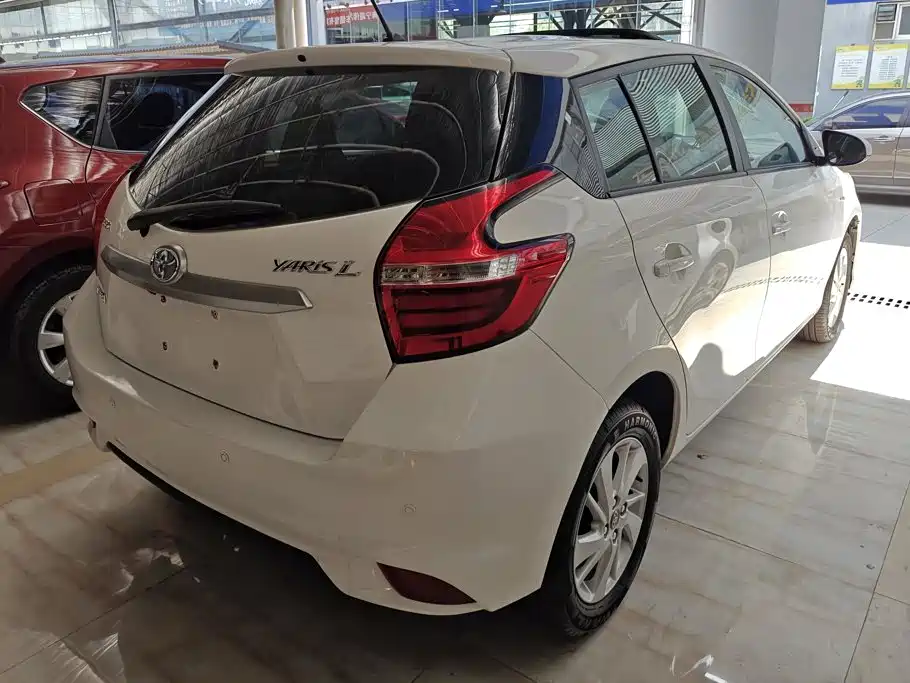 Toyota Yaris L — миниатюра 3
