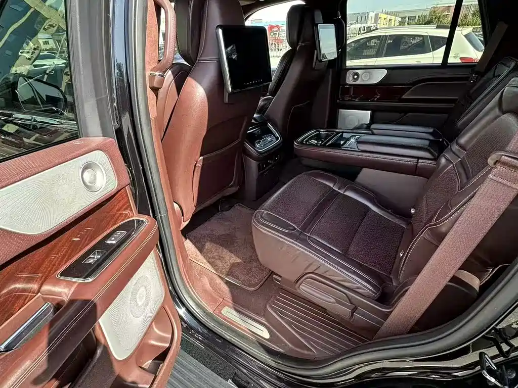 Lincoln Navigator — миниатюра 7